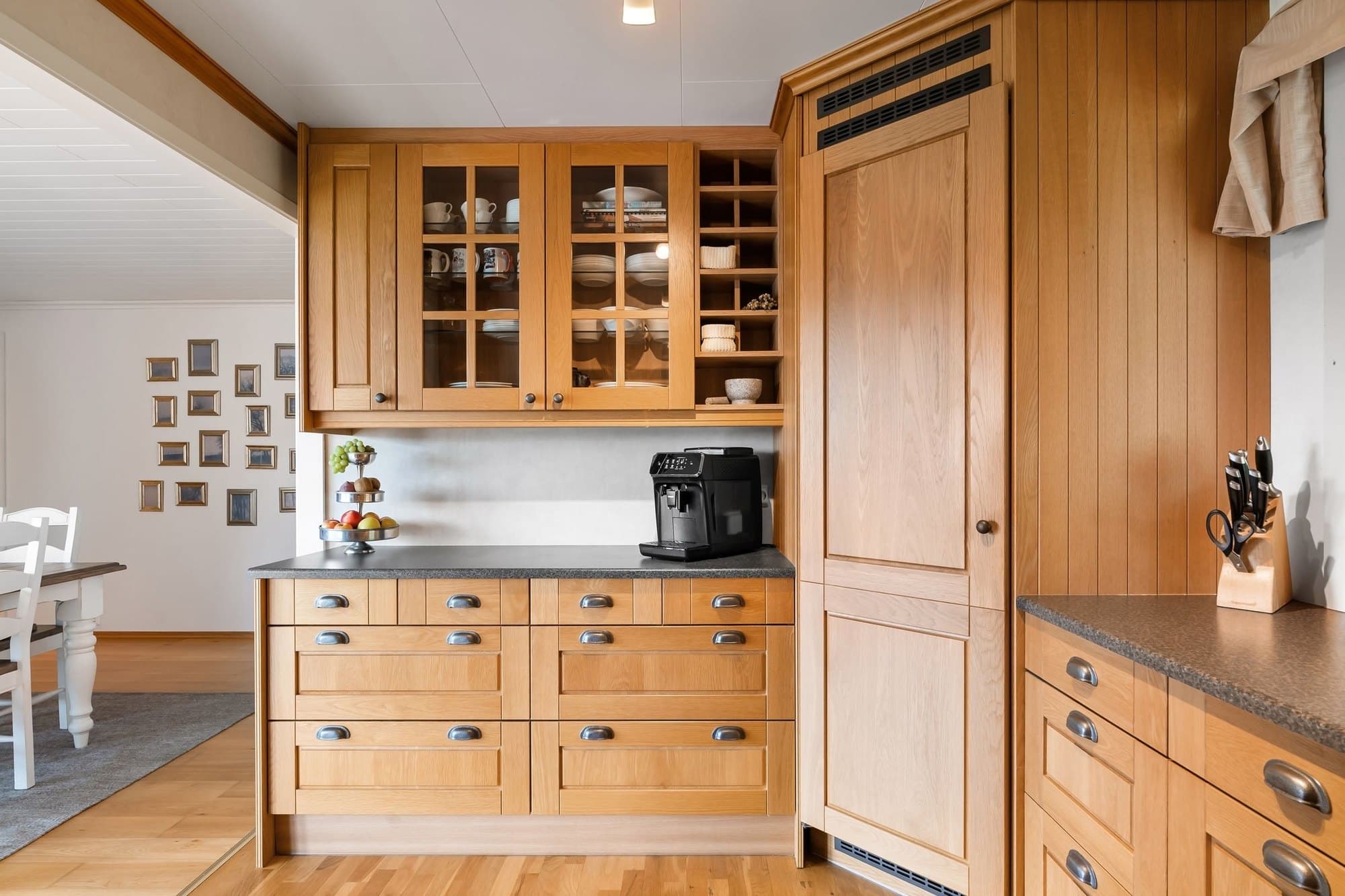 Oak, Walnut or Ash: What Each Timber Changes in a Room