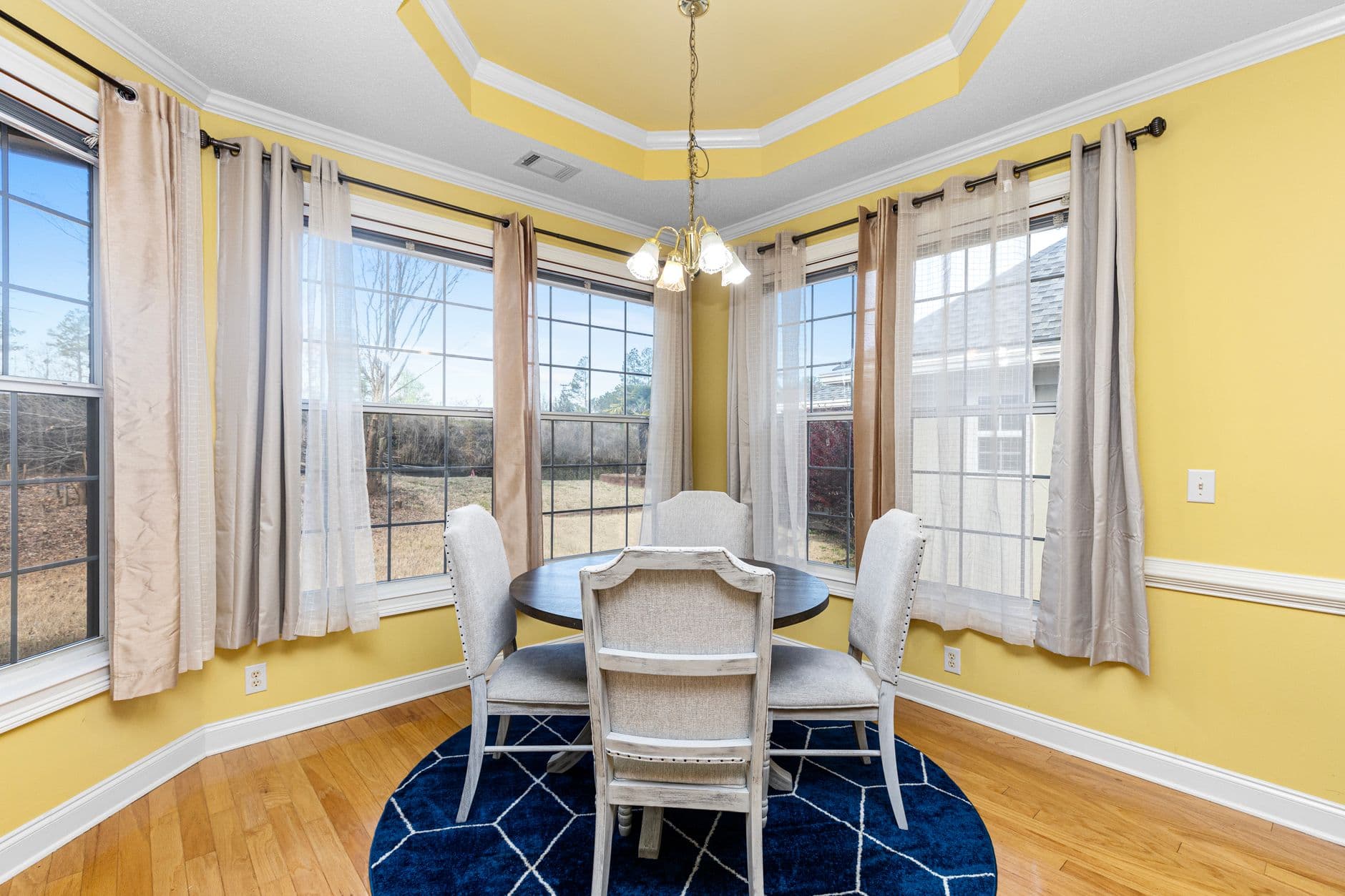 The Round Table Rule for a Small Dining Room