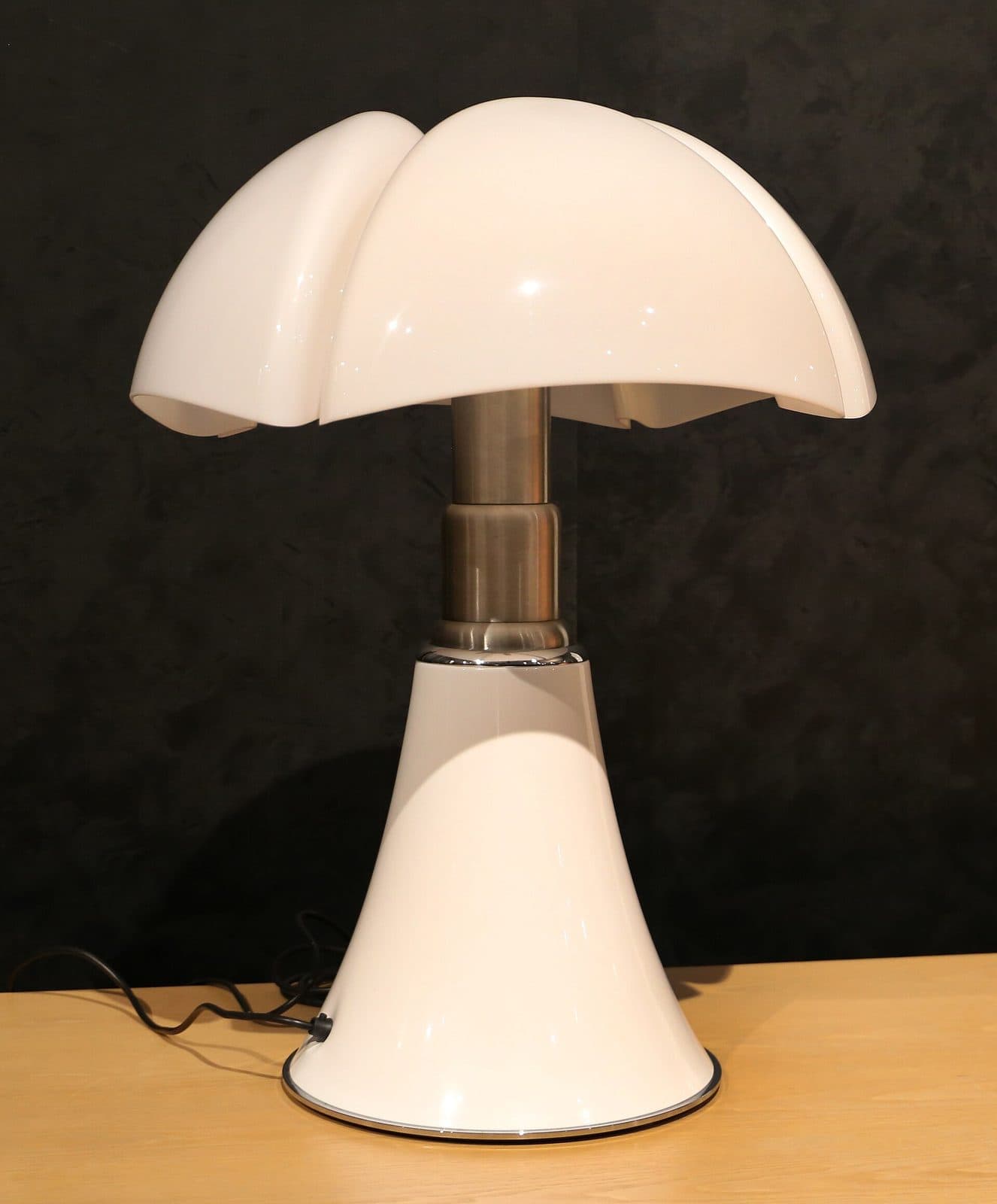 Gae Aulenti's Pipistrello table lamp for Martinelli Luce.
